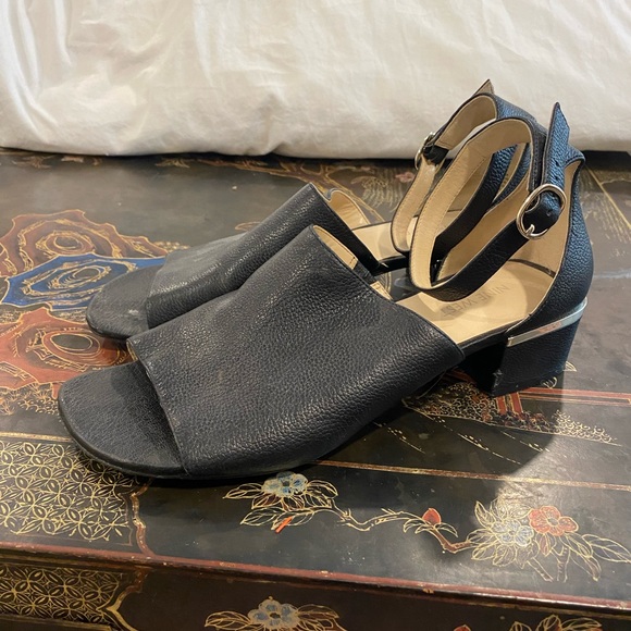 Nine West Open Toe Ankle Strap Chunky Heeled Sandals - Picture 8 of 8